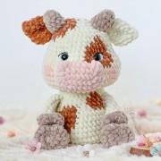 Clementine the Cow Amigurumi Crochet Pattern - English, Dutch, German, Spanish, French